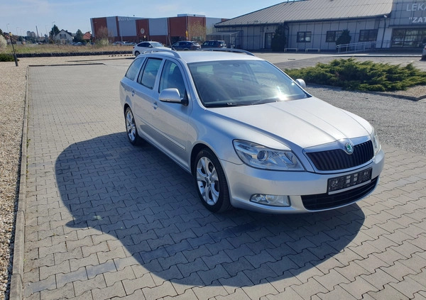 Skoda Octavia cena 15900 przebieg: 228000, rok produkcji 2010 z Leszno małe 106